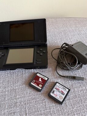 Nintendo DS Lite Handheld Console with Charger and 2 Games Mariokart Nintendogs
